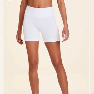 Alala White Biker Shorts Size Small New